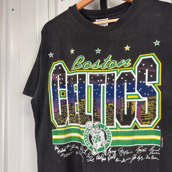 Boston Celtics Vintage Skyline Spellout Starry Night Team Signature Large Shirt - Picture 1 of 4